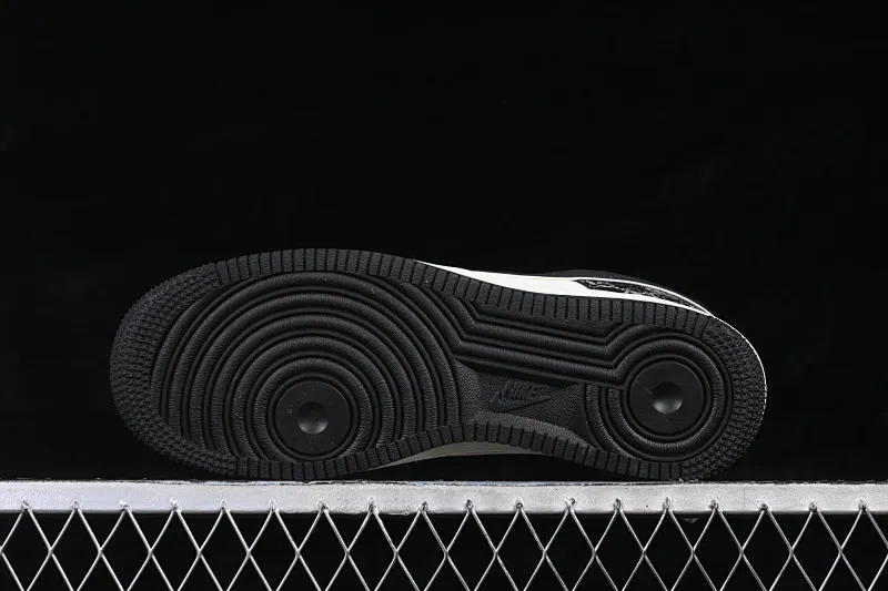 All categories Nk Air Force 1 Air Force series Nk Air Force 1 Low Air Force low-top Nike Air Force 1'07 Low Black and white classic color Air Force 1 low-top casual sneakers MM3399-810